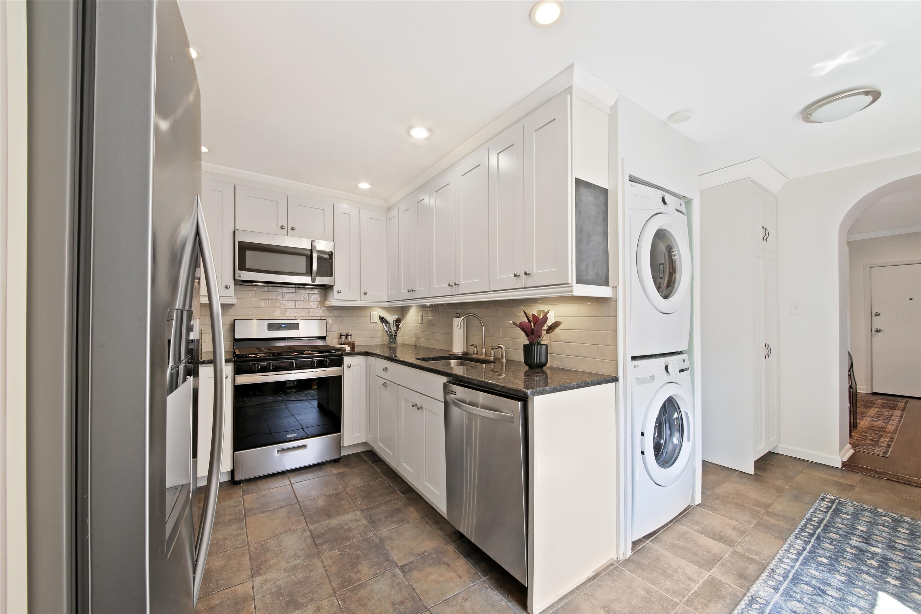 331 Varick Street, Unit 2 Jersey City, NJ 07302 - Photo 20 of 27