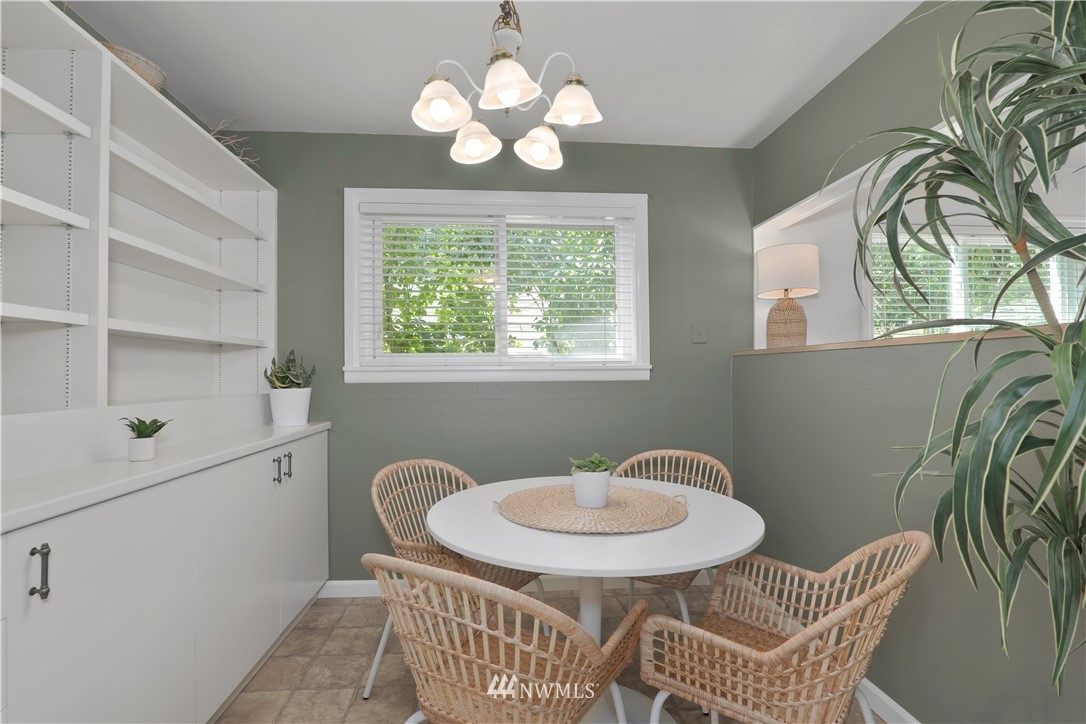 17617 Southeast May Valley Road Renton, WA 98059 - Photo 11 of 35