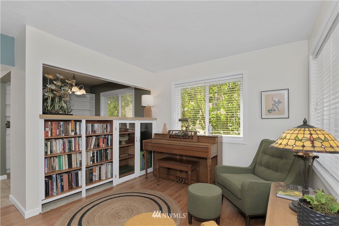 17617 Southeast May Valley Road Renton, WA 98059 - Photo 16 of 35