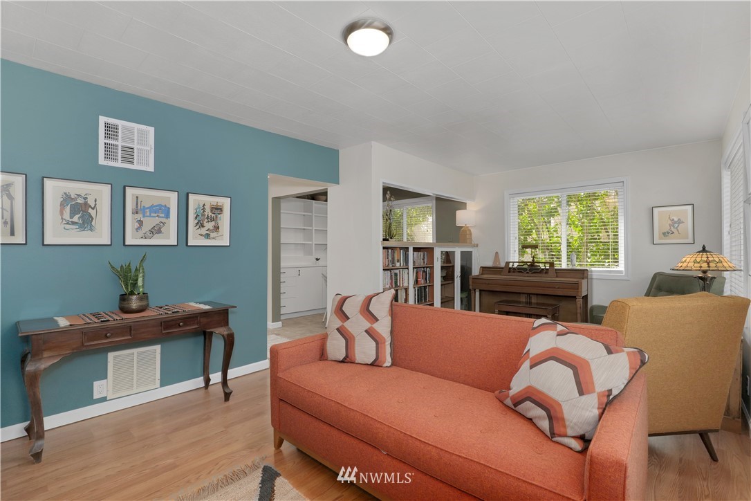 17617 Southeast May Valley Road Renton, WA 98059 - Photo 17 of 35