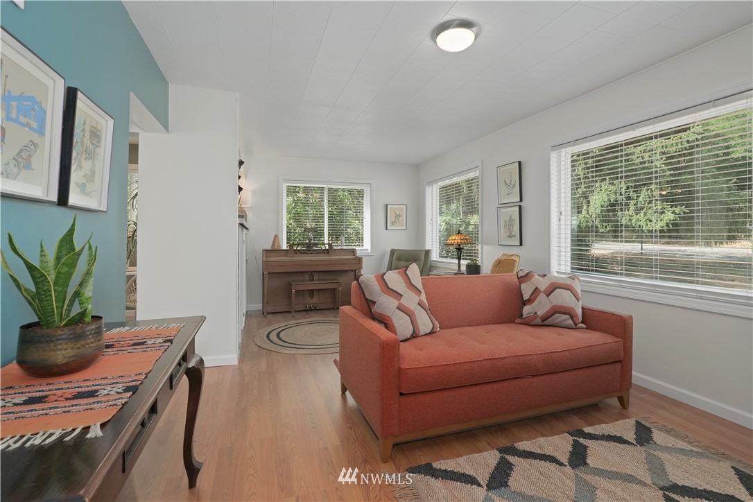17617 Southeast May Valley Road Renton, WA 98059 - Photo 18 of 35