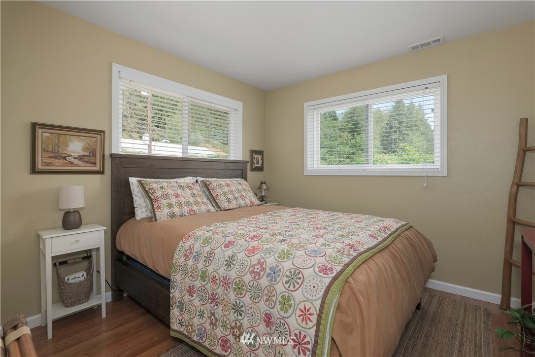 17617 Southeast May Valley Road Renton, WA 98059 - Photo 23 of 35