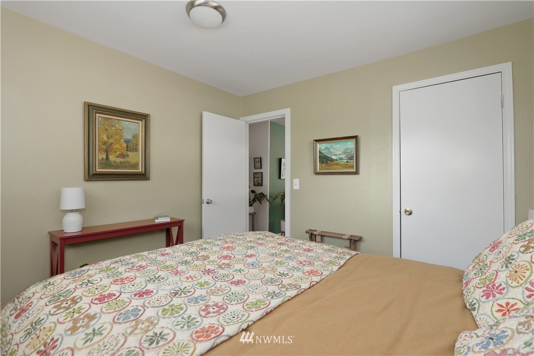 17617 Southeast May Valley Road Renton, WA 98059 - Photo 24 of 35
