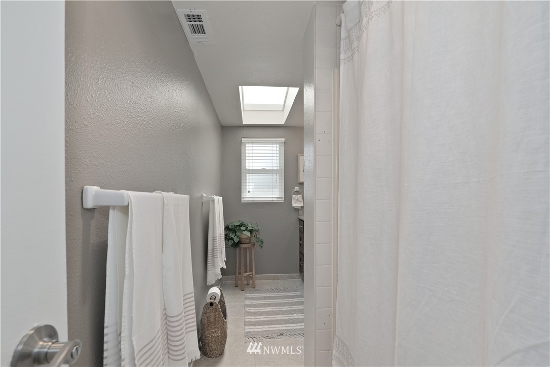 17617 Southeast May Valley Road Renton, WA 98059 - Photo 25 of 35