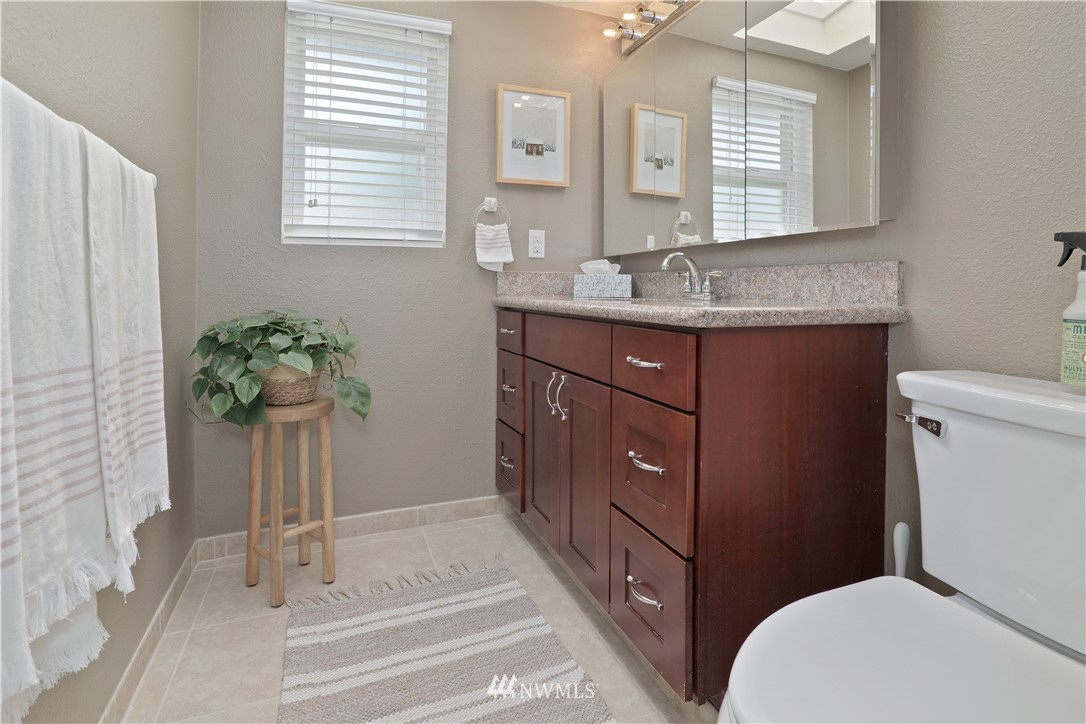17617 Southeast May Valley Road Renton, WA 98059 - Photo 26 of 35