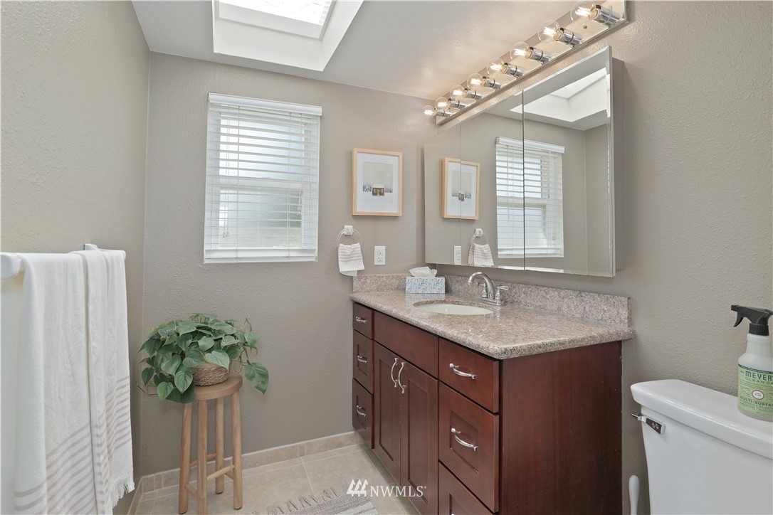 17617 Southeast May Valley Road Renton, WA 98059 - Photo 27 of 35