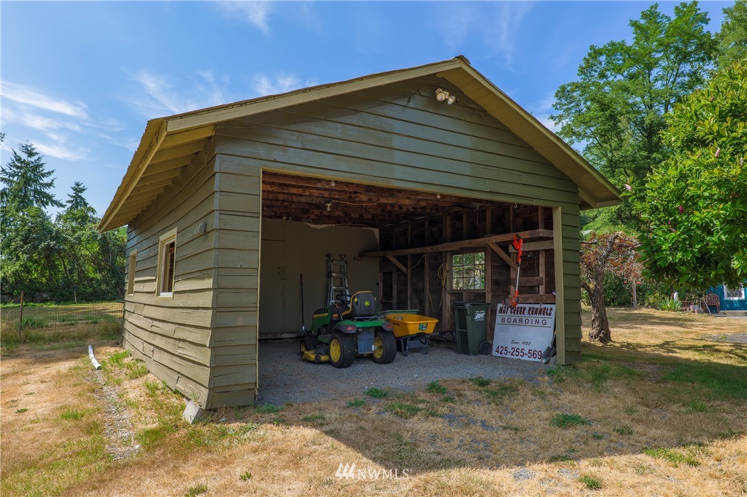 17617 Southeast May Valley Road Renton, WA 98059 - Photo 29 of 35