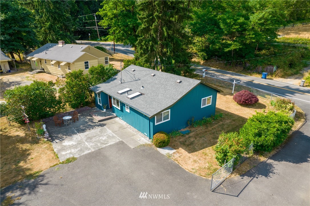 17617 Southeast May Valley Road Renton, WA 98059 - Photo 4 of 35