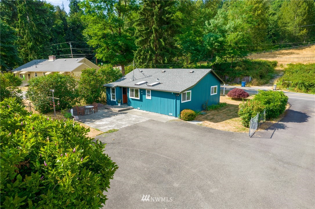 17617 Southeast May Valley Road Renton, WA 98059 - Photo 5 of 35