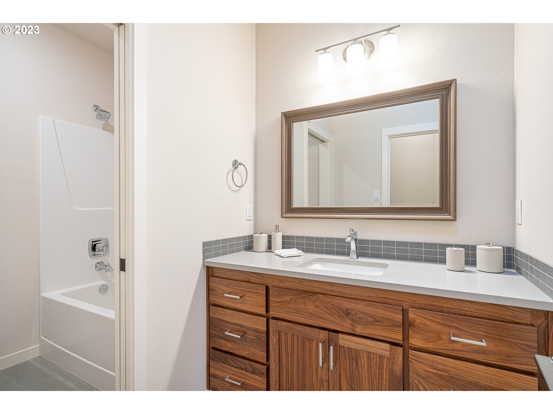 3393 Gilham Road Eugene, OR 97408 - Photo 15 of 31 Gallery Image 15