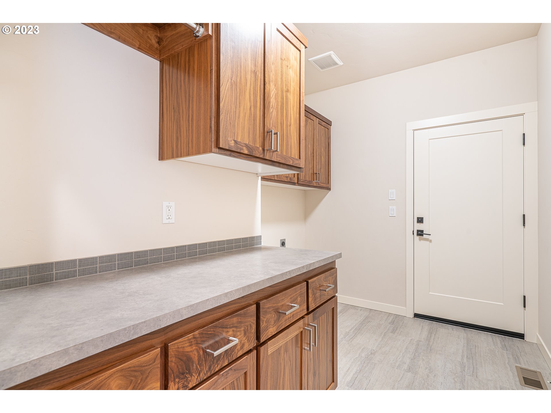 3393 Gilham Road Eugene, OR 97408 - Photo 17 of 31 Gallery Image 17