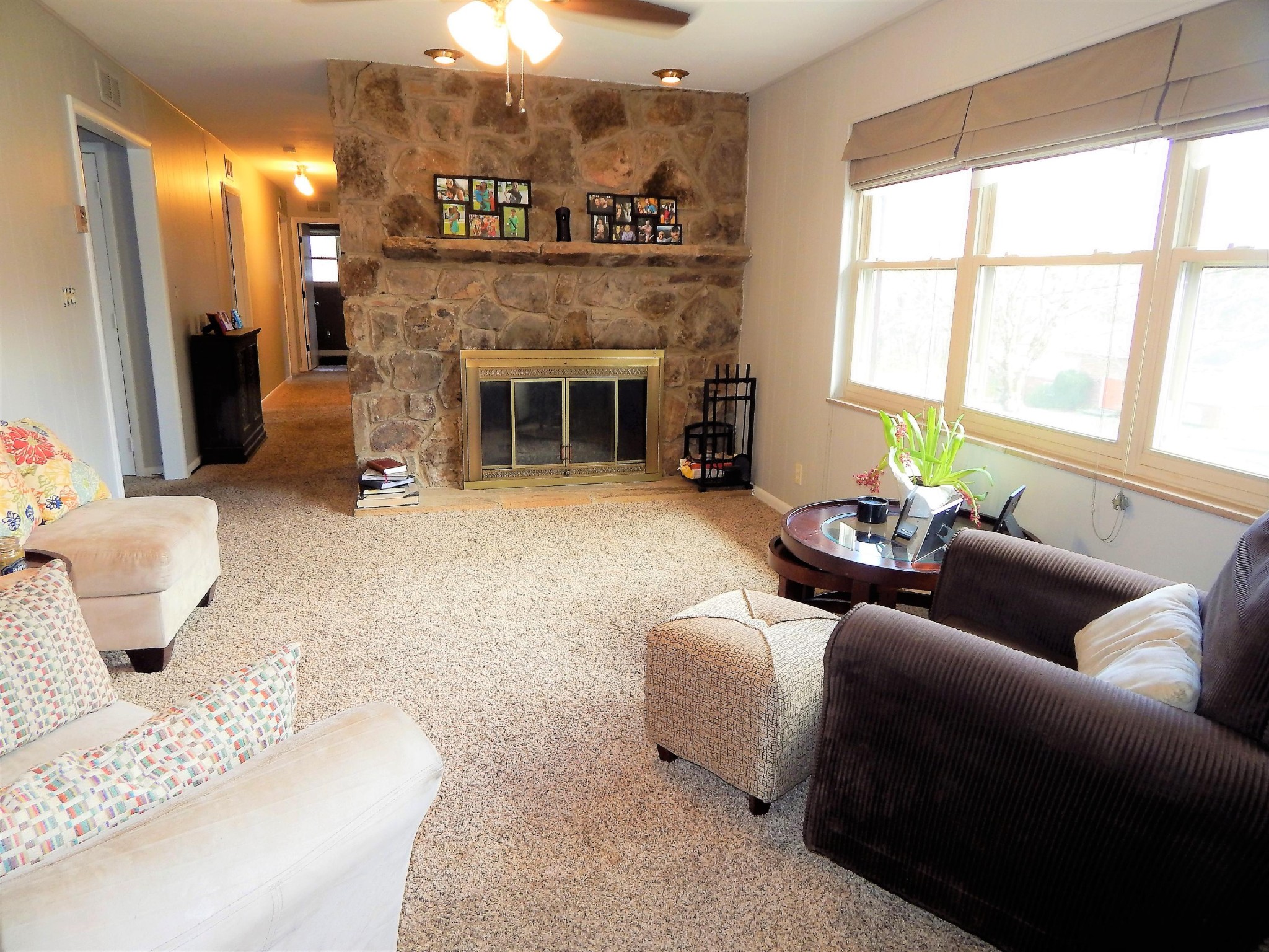 518 Gibbs Ferry Road Clinton, TN 37716 - Photo 2 of 25 a living room with furniture and a fireplace
