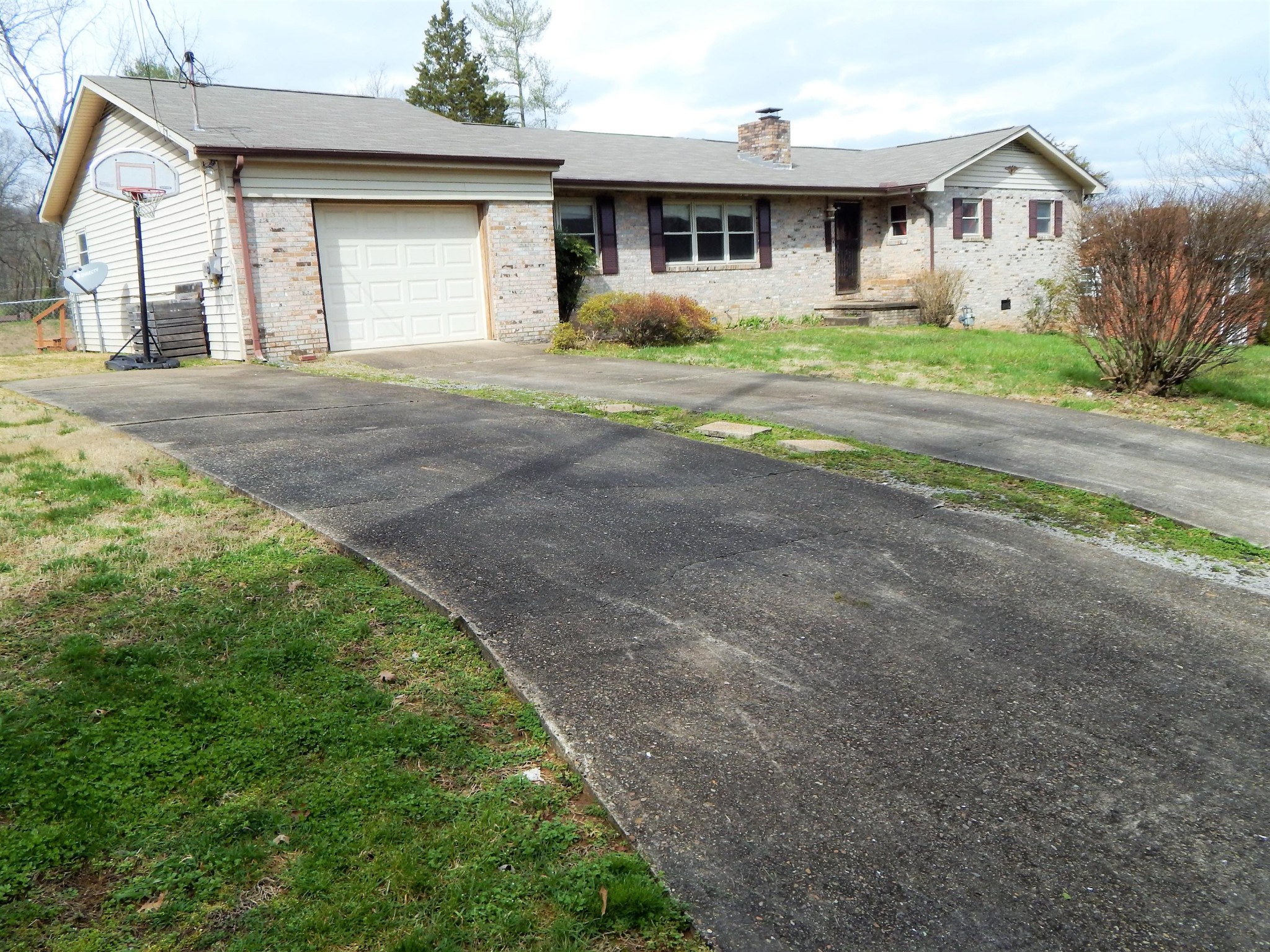 518 Gibbs Ferry Road Clinton, TN 37716 - Photo 25 of 25 a front view of a house with a yard and garage