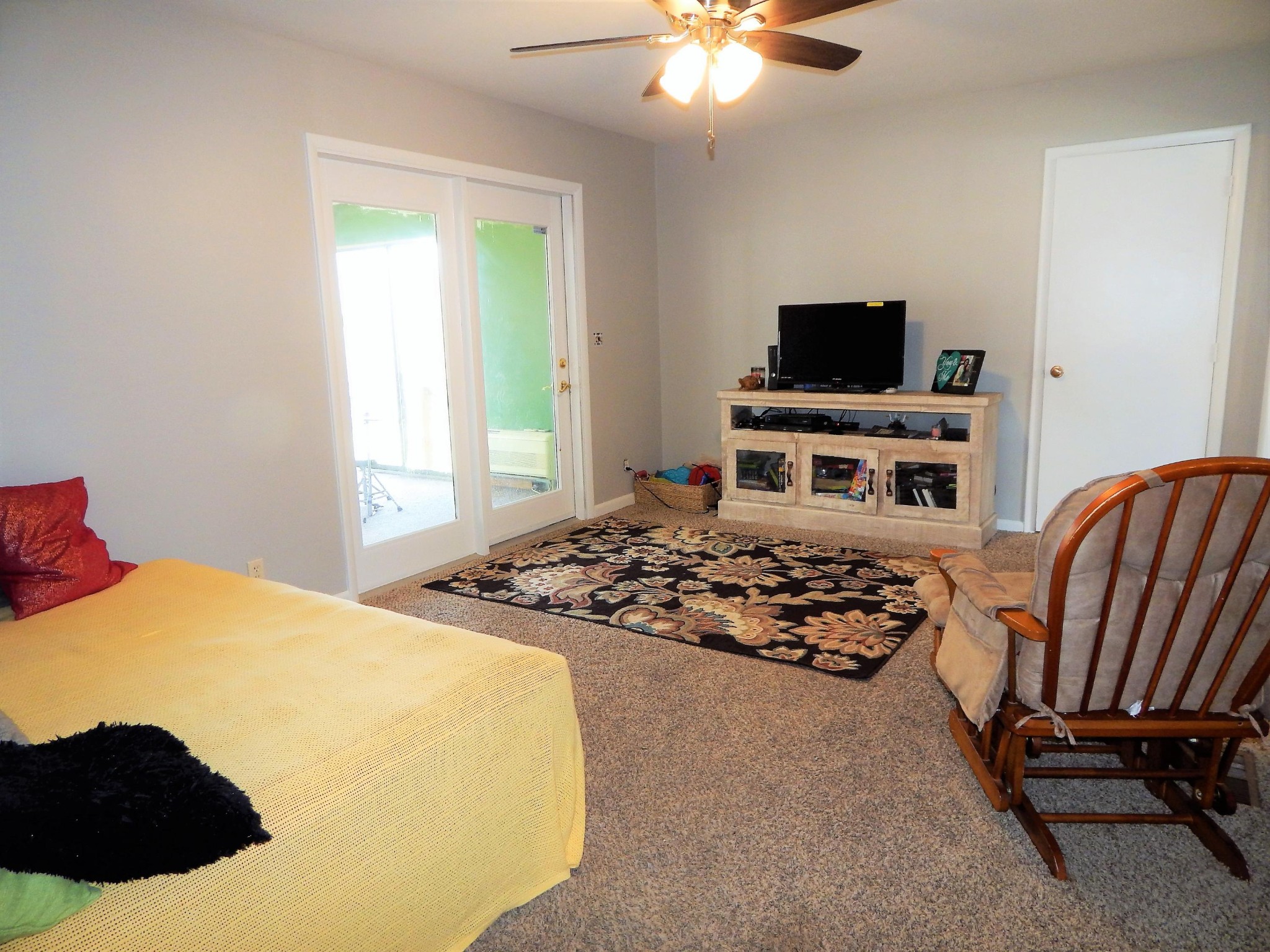 518 Gibbs Ferry Road Clinton, TN 37716 - Photo 8 of 25 a bedroom with a bed and flat screen tv