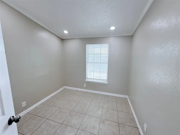 $2,000 | 9027 Puritan Way, Unit CR524, Rosharon, TX 77583
