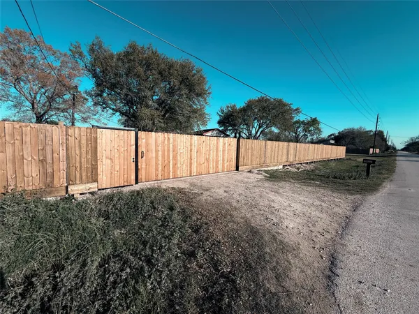 $2,000 | 9027 Puritan Way, Unit CR524, Rosharon, TX 77583