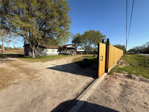 $2,000 | 9027 Puritan Way, Unit CR524, Rosharon, TX 77583