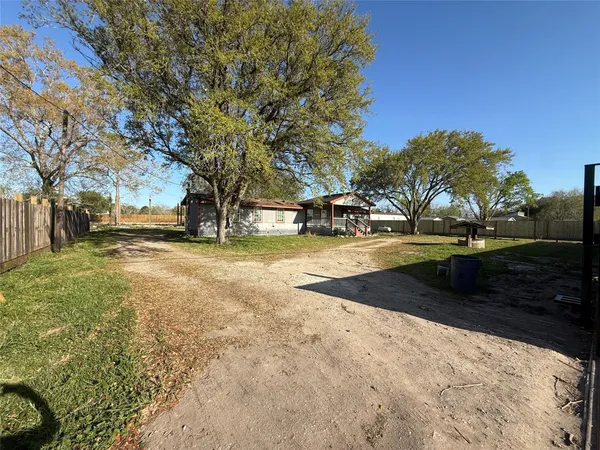 $2,000 | 9027 Puritan Way, Unit CR524, Rosharon, TX 77583
