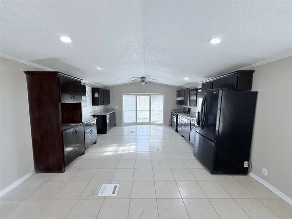 $2,000 | 9027 Puritan Way, Unit CR524, Rosharon, TX 77583
