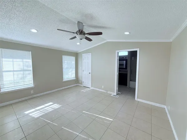$2,000 | 9027 Puritan Way, Unit CR524, Rosharon, TX 77583