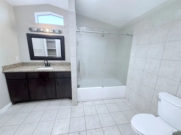$2,000 | 9027 Puritan Way, Unit CR524, Rosharon, TX 77583