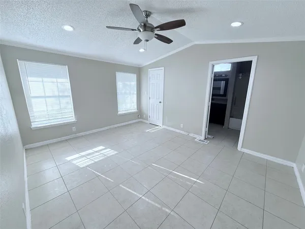 $2,000 | 9027 Puritan Way, Unit CR524, Rosharon, TX 77583