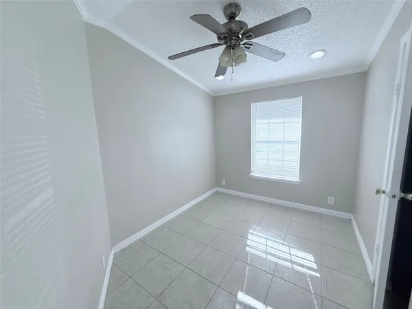 $2,000 | 9027 Puritan Way, Unit CR524, Rosharon, TX 77583
