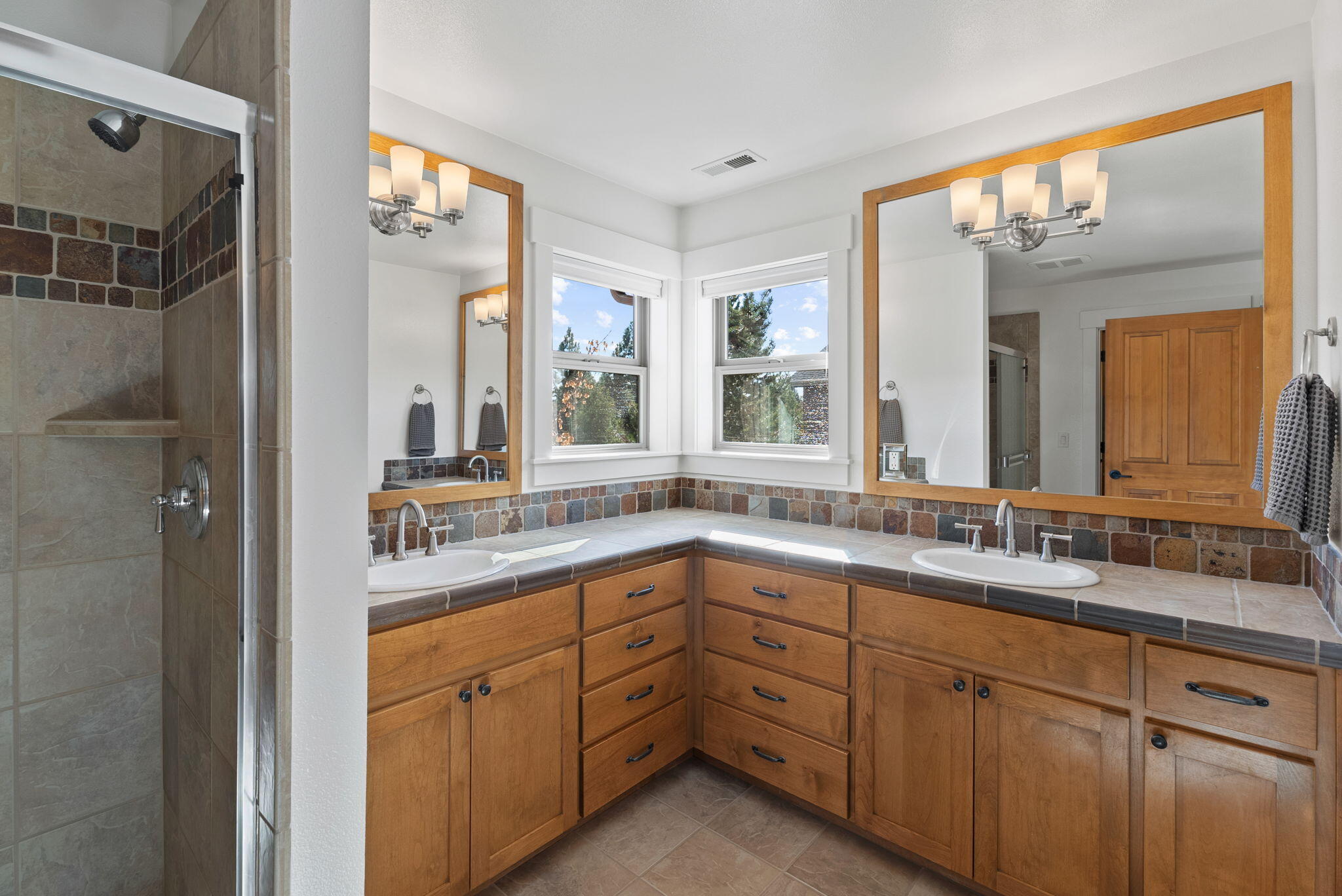 61481 Linton Loop Bend, OR 97702 - Photo 20 of 36 26-web-or-mls-Riley Visuals-20