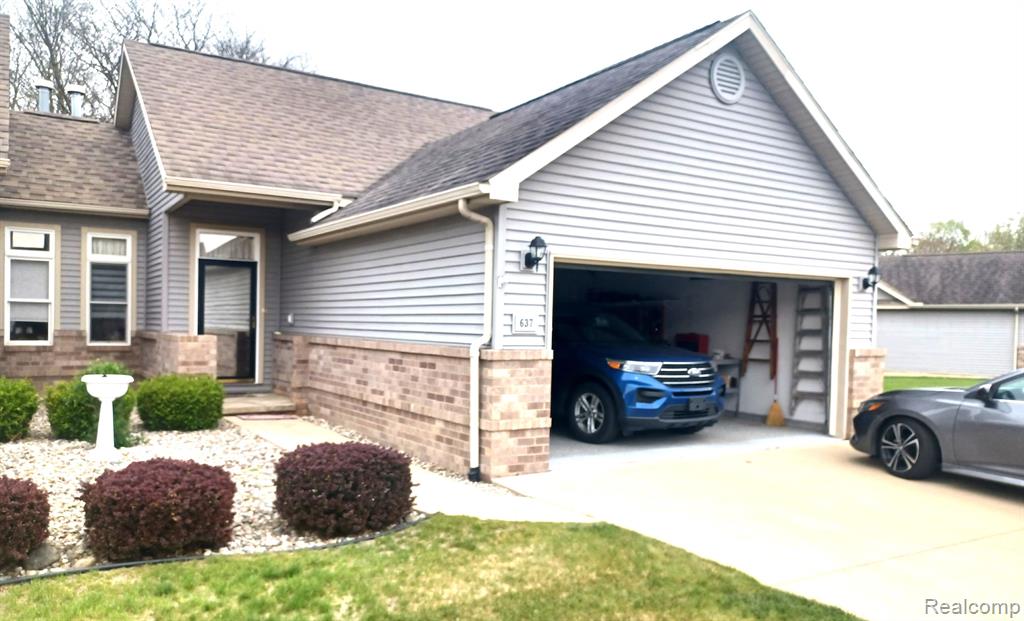 637 Ridge Lane, Unit B Tecumseh, MI 49286 - Photo 2 of 52