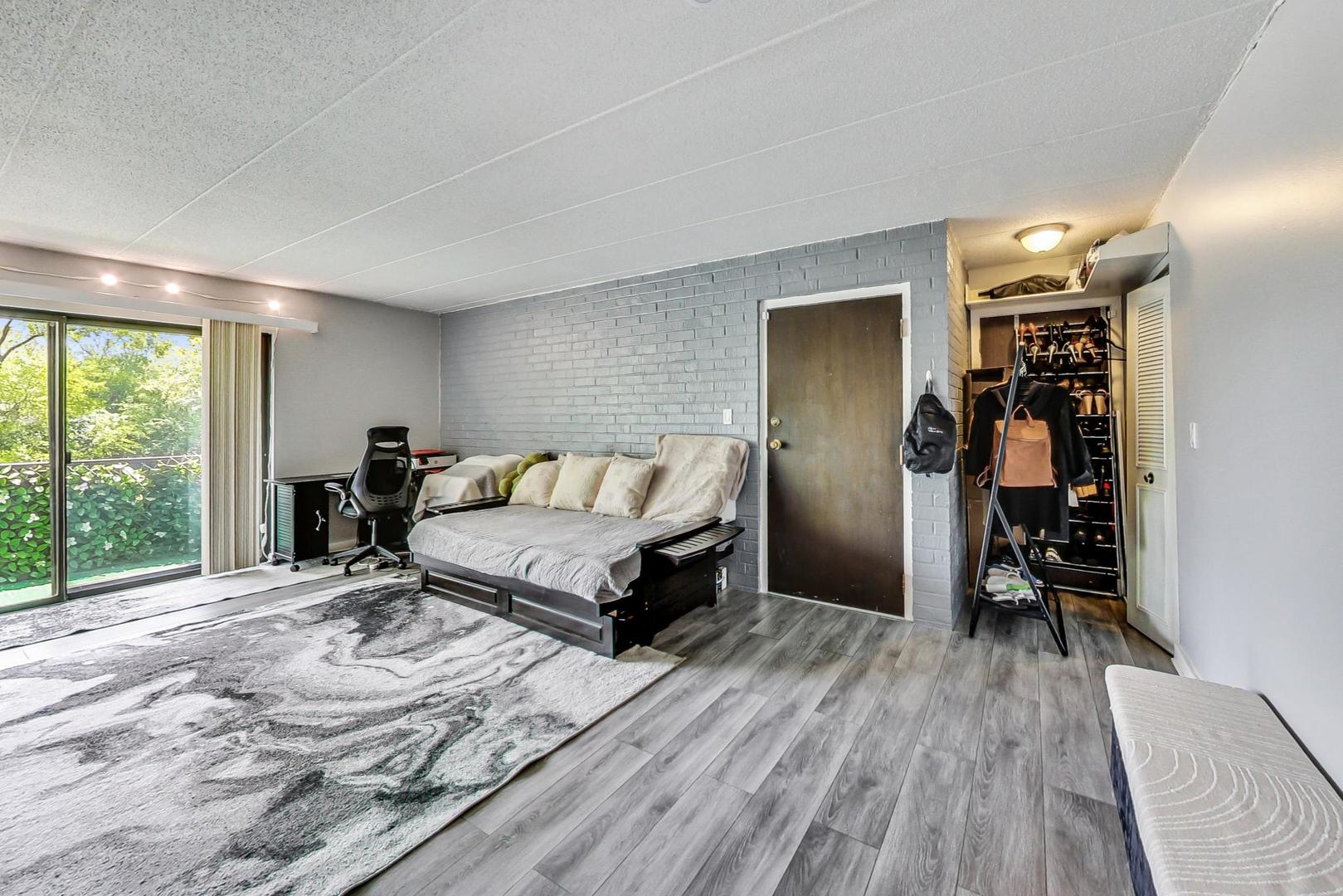 550 Timber Ridge Drive, Unit 304 Carol Stream, IL 60188 - Photo 6 of 22 a spacious bedroom with a bed and a window