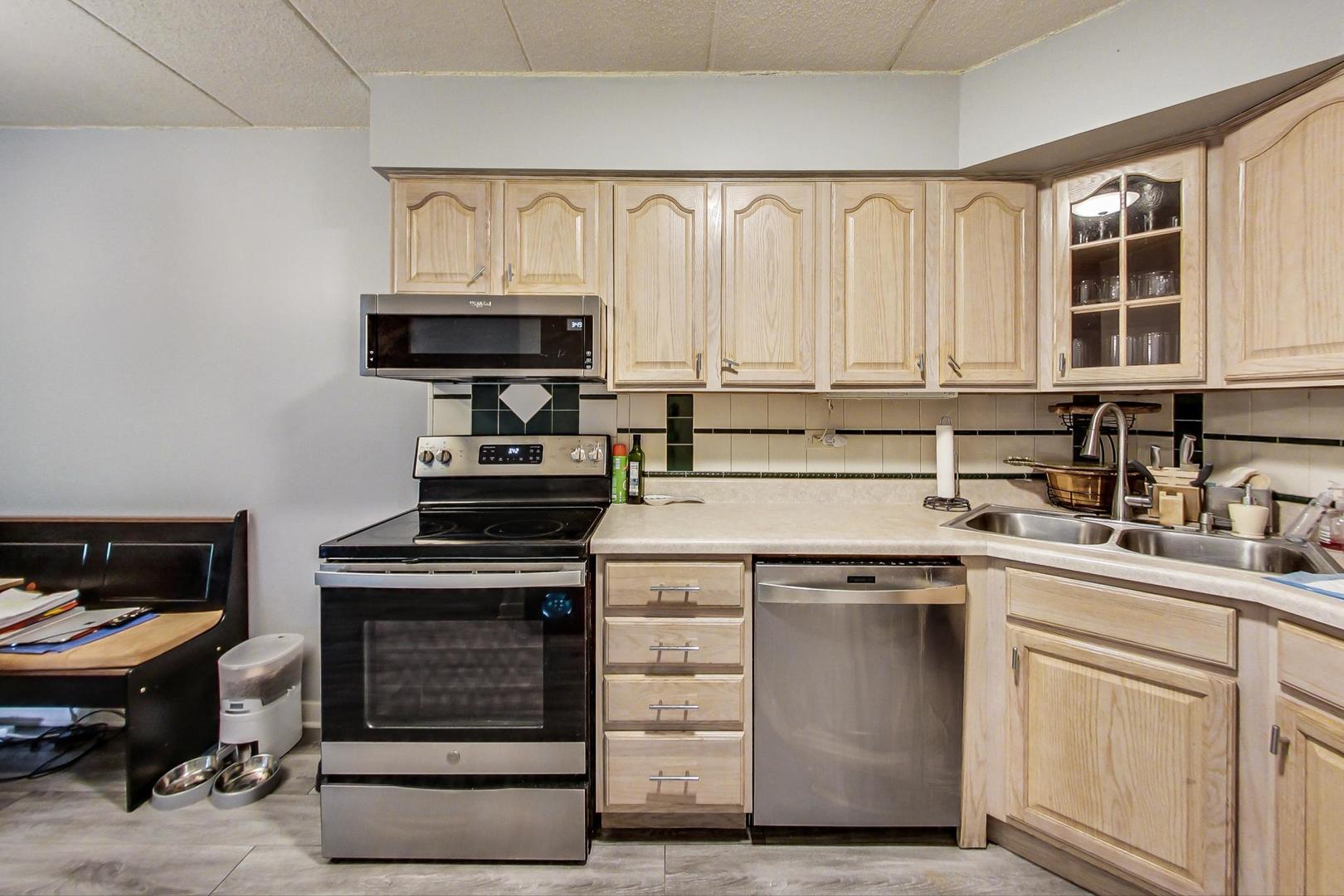 550 Timber Ridge Drive, Unit 304 Carol Stream, IL 60188 - Photo 8 of 22 a kitchen with a stove and a sink
