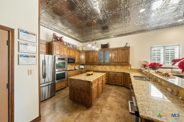 $2,550,000 | 1694 County Road 102, Llano, TX 78643