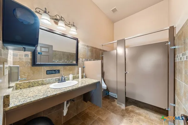 $2,550,000 | 1694 County Road 102, Llano, TX 78643