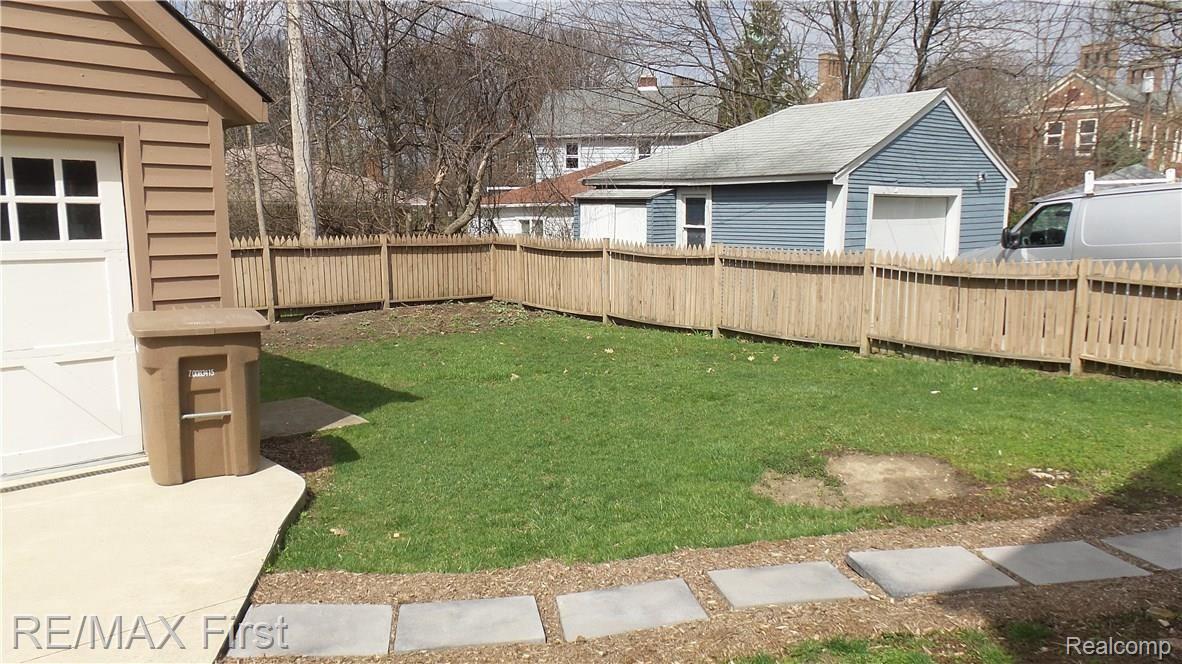 140 Chippewa Road Pontiac, MI 48341 - Photo 8 of 46 20170412_114411.jpg