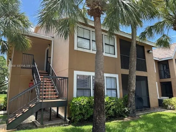 $270,000 | 15590 Southwest 106th Lane, Unit 1102, Miami, FL 33196