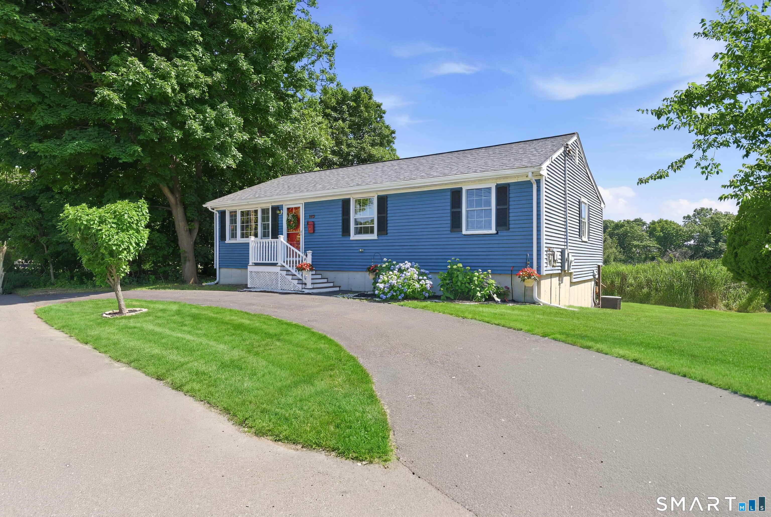699 Selbys Pond Road Stratford, CT 06615 - Photo 3 of 31