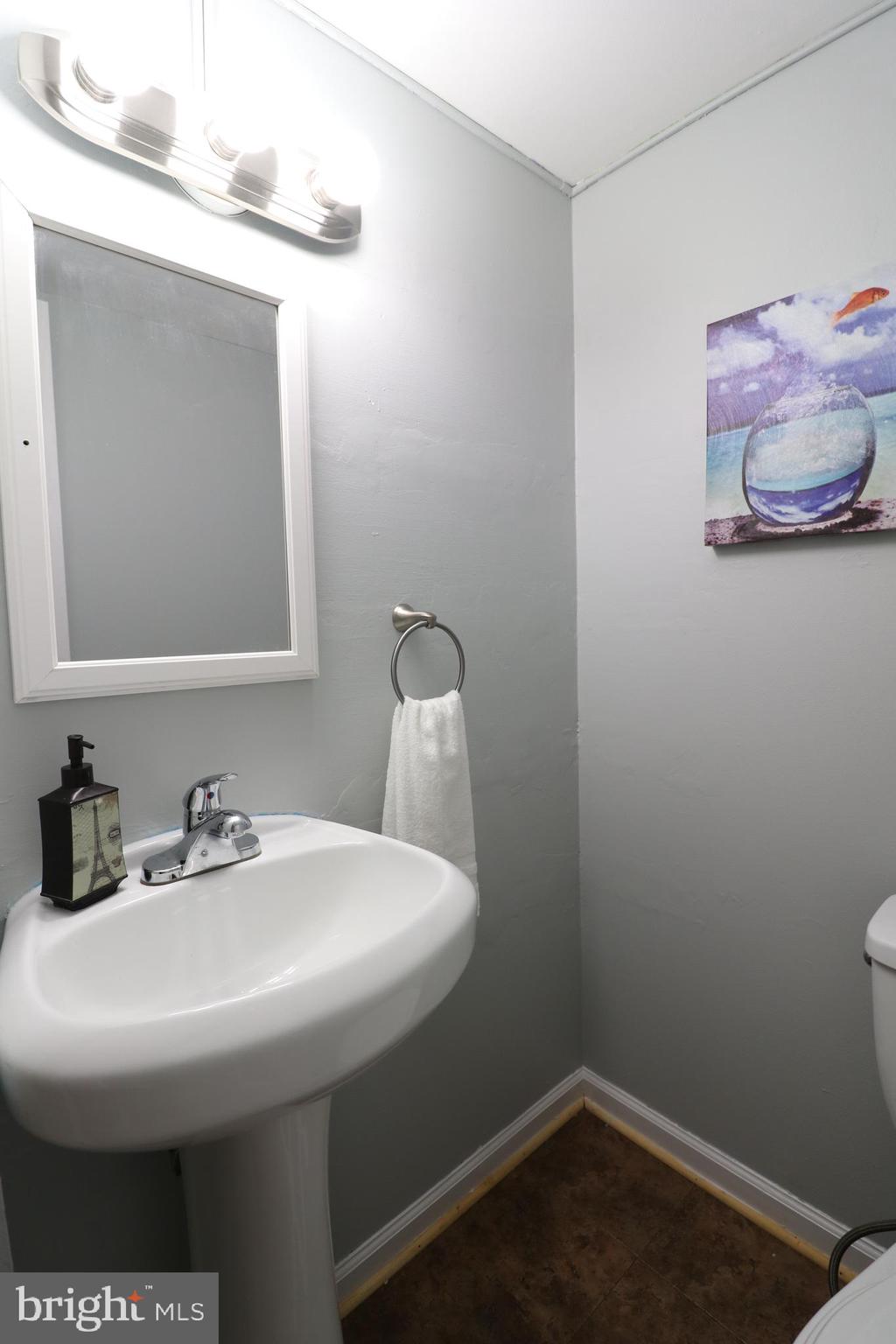 1707 Springhouse Court Frederick, MD 21702 - Photo 14 of 29 Main level powder room