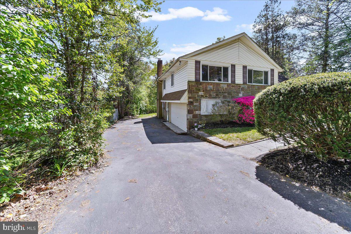 275 Barwynne Road Wynnewood, PA 19096 - Photo 2 of 39 2 car garage