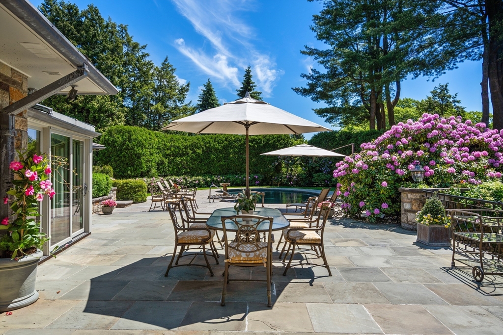 9 Singletree Road Brookline, MA 02467 - Photo 15 of 18
