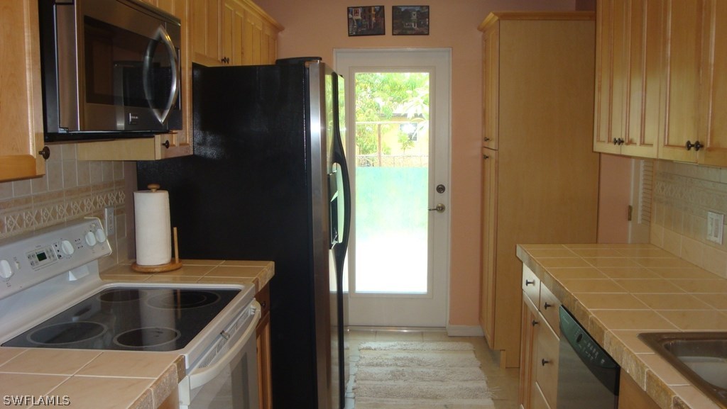 2227 Carrell Road Fort Myers, FL 33901 - Photo 4 of 24 Gallery Image 4