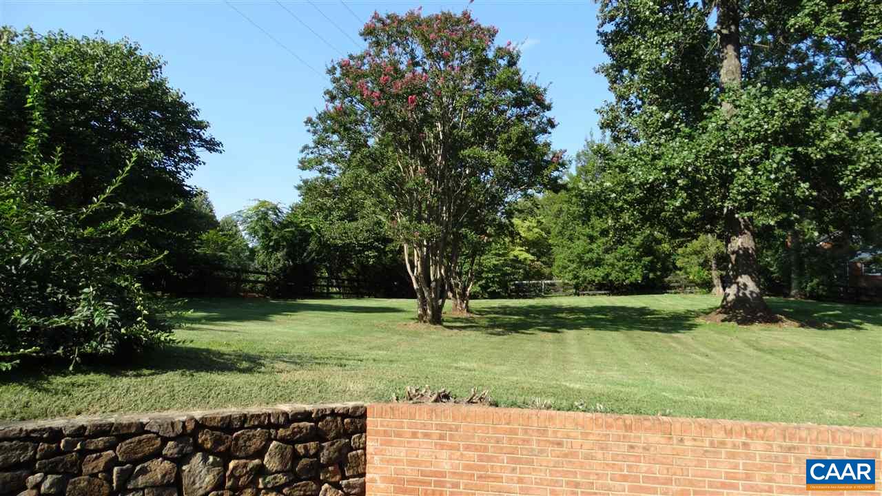 580 David Road Charlottesville, VA 22902 - Photo 4 of 30 Gallery Image 4
