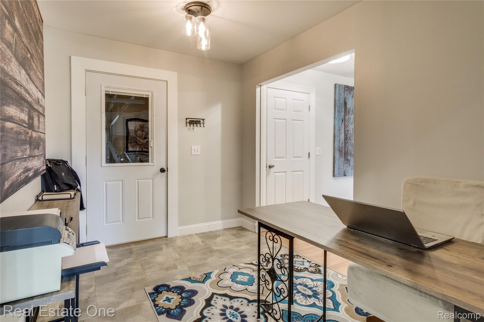 6770 Walters Road Clarkston, MI 48346 - Photo 26 of 61 Interiors (23 of 52).jpg