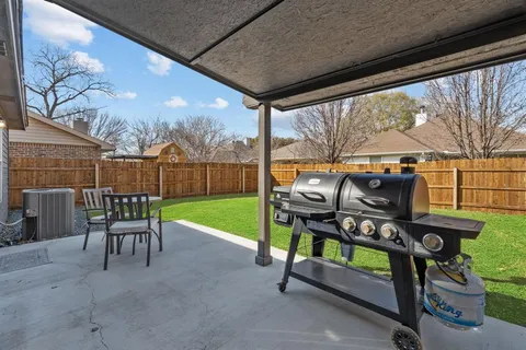 a view of outdoor space yard and patio