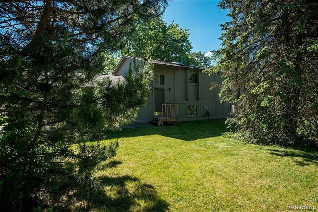 25290 Power Road Farmington Hills, MI 48336 - Photo 2 of 30