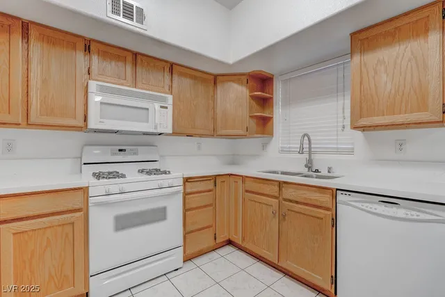 $1,250 | 520 Arrowhead Trail, Unit 1212, Henderson, NV 89015
