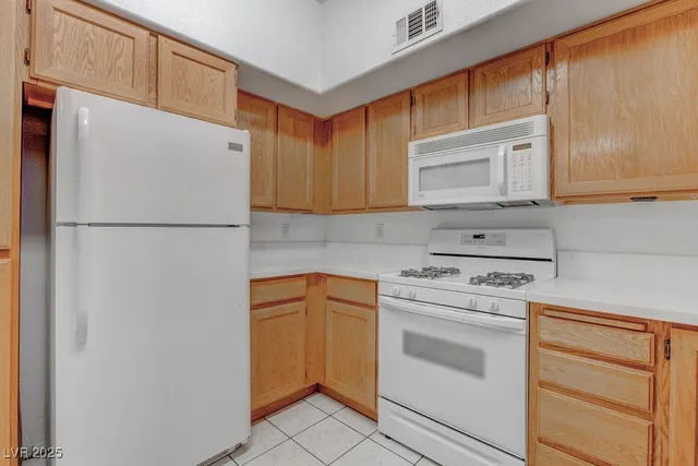 $1,250 | 520 Arrowhead Trail, Unit 1212, Henderson, NV 89015