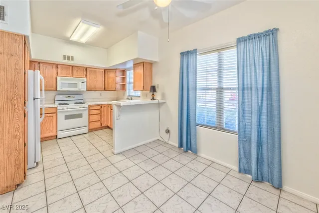 $1,300 | 520 Arrowhead Trail, Unit 1212, Henderson, NV 89015