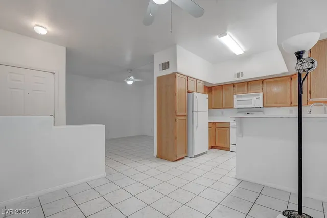 $1,250 | 520 Arrowhead Trail, Unit 1212, Henderson, NV 89015