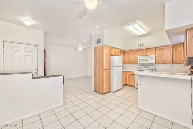 $1,300 | 520 Arrowhead Trail, Unit 1212, Henderson, NV 89015