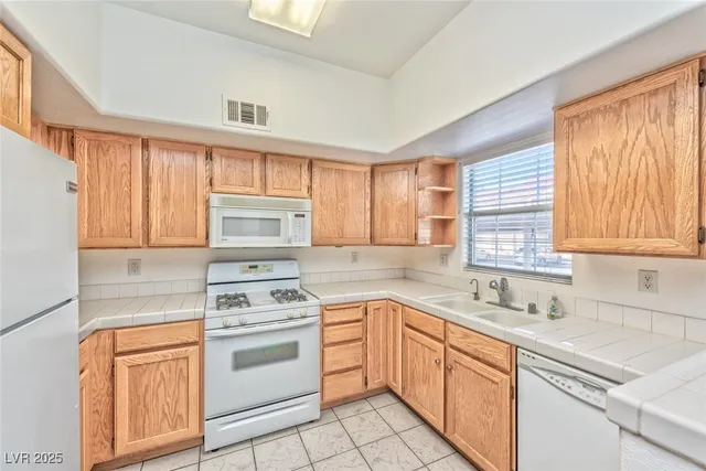 $1,300 | 520 Arrowhead Trail, Unit 1212, Henderson, NV 89015